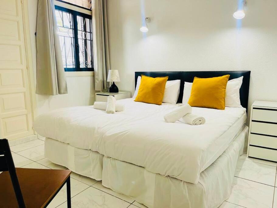 Comfy Home With Large Terrace Five Minutes From Ocean Лос Кристианос Экстерьер фото