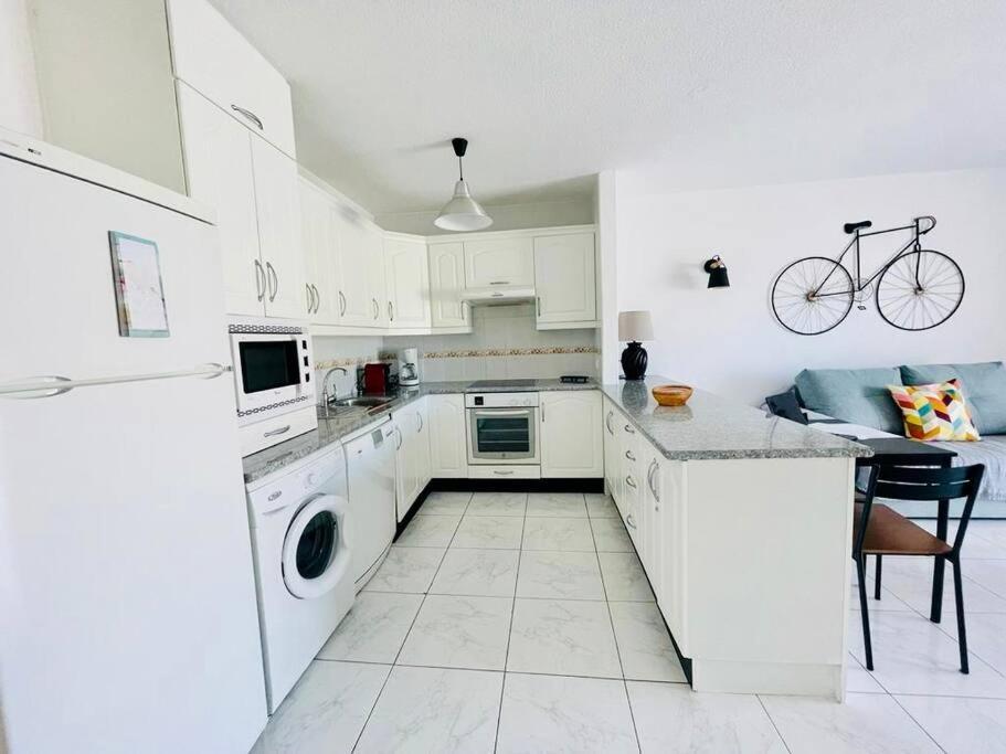 Comfy Home With Large Terrace Five Minutes From Ocean Лос Кристианос Экстерьер фото