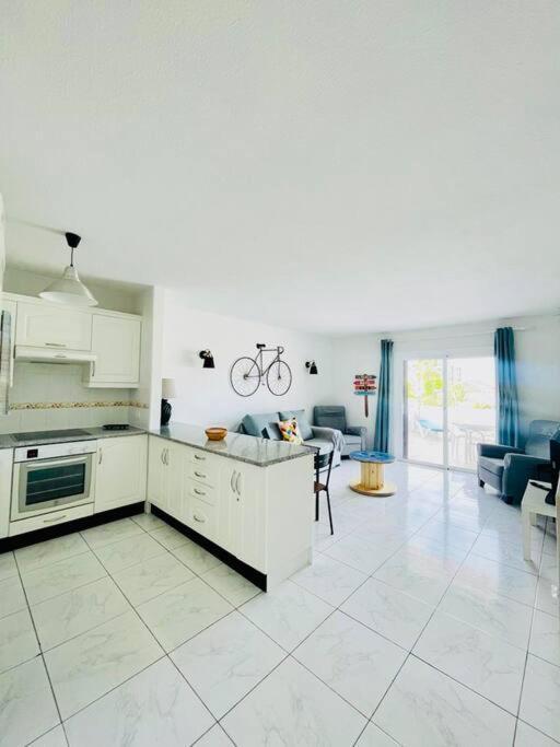 Comfy Home With Large Terrace Five Minutes From Ocean Лос Кристианос Экстерьер фото