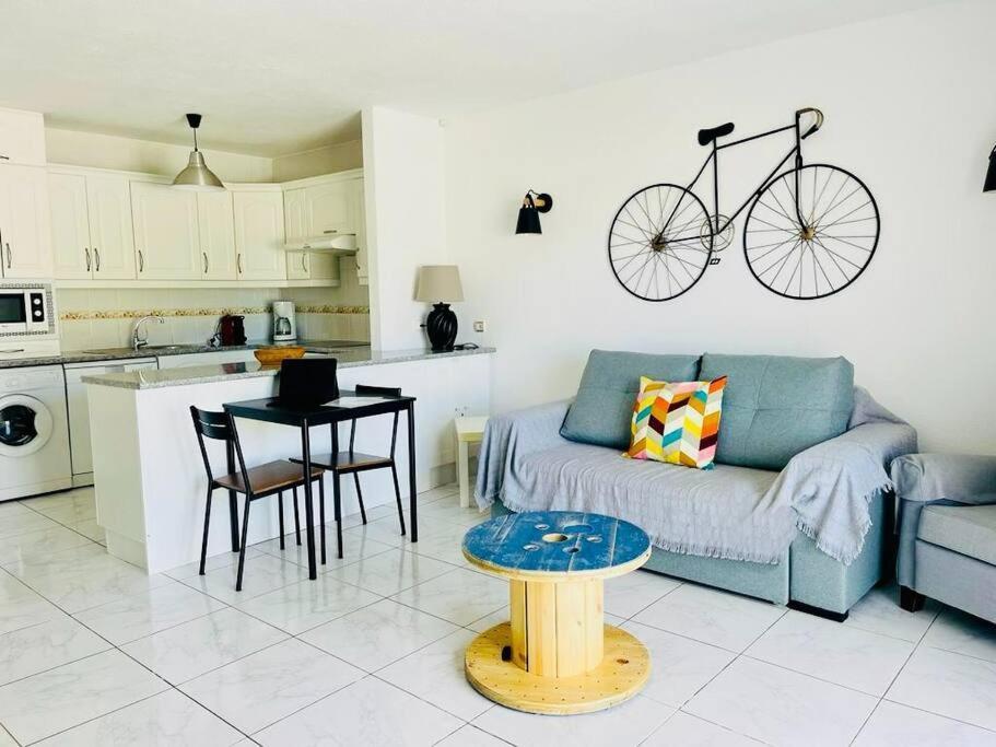 Comfy Home With Large Terrace Five Minutes From Ocean Лос Кристианос Экстерьер фото